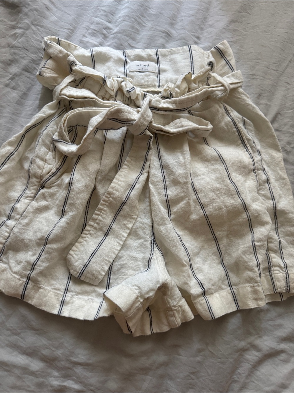 Aritzia Wilfred linen shorts